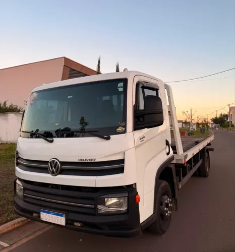 VW 6.160 Delivery ano 2019, com Plataforma de 6 metros, em Goiânia
