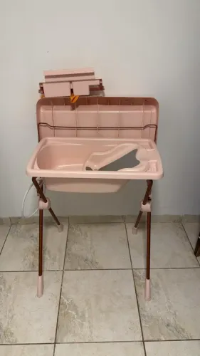 Banheira de Bebê com Suporte e Trocador