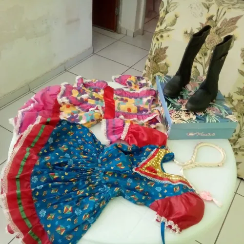 2 vestido de festa junina mais trança mais bota número 29 troco por algo do meu interesse