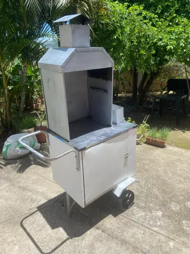 Carrinho de churrasquinho completo