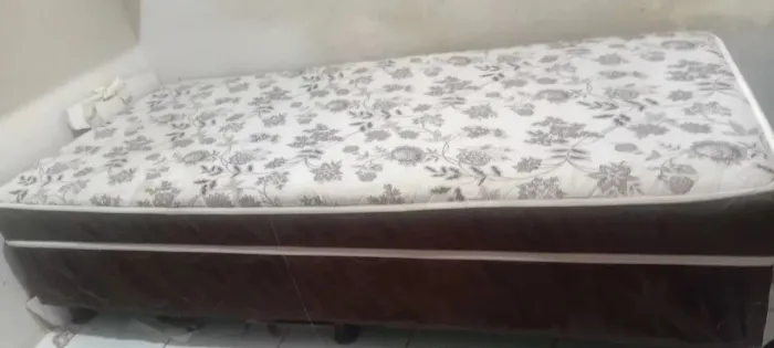 Vende-se uma cama.box solteirão