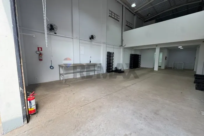 Galpão comercial para locação na Paulista, próximo à Igreja São José
