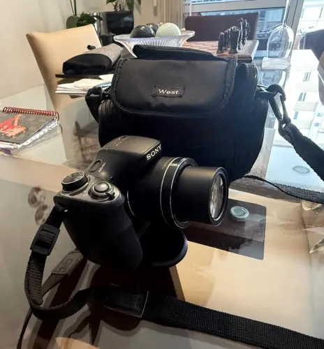 Câmera fotografica Sony Ciber-shot DSC H300