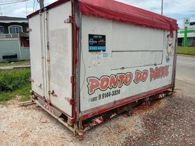 Vende-se um trailer de lanches completo.