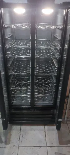 Espositor de vinho e bebidas