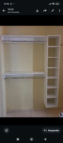 Vende -se 1 armário de parede ideal para quem tem loja para expor roupas,produtos