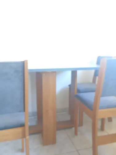 Mesa e cadeiras de jantar 4 lugares
