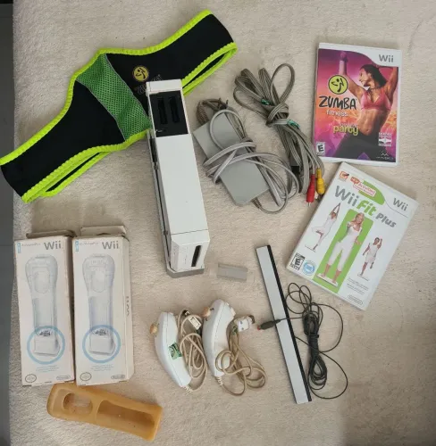 Nintendo Wii + Balance Board + Acessórios