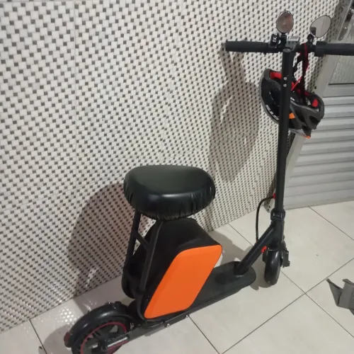 Patinete elétrico com banco