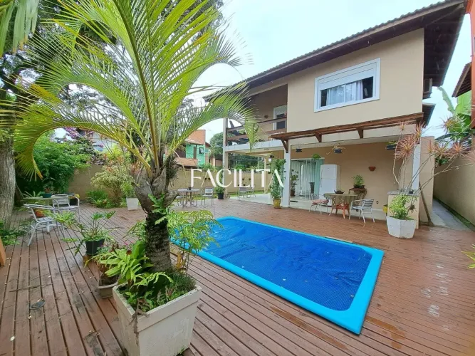 Casa com 3 quartos no bairro Rio Tavares, Florianópolis.
