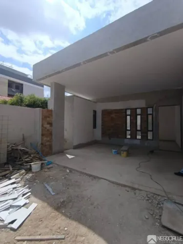 Casa com 3 dormitórios à venda, 144 m² por R$ 720.000,00 - Itararé - Campina Grande/PB