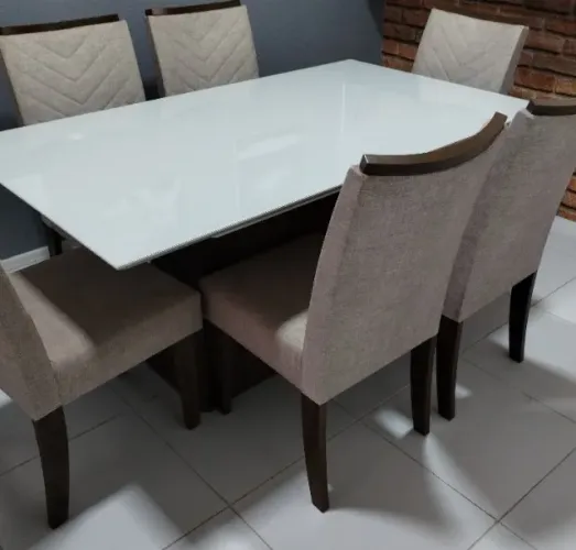 Mesa de jantar com tampo de vidro 1,60m x 0,90m e 6 cadeiras