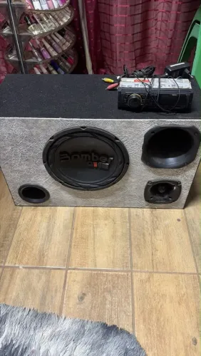 Som automotivo da marca bomber + rádio top