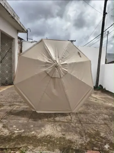 Guarda sol feito com madeira de porta e cabo de inchada