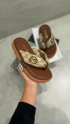 Papete Gucci dedo