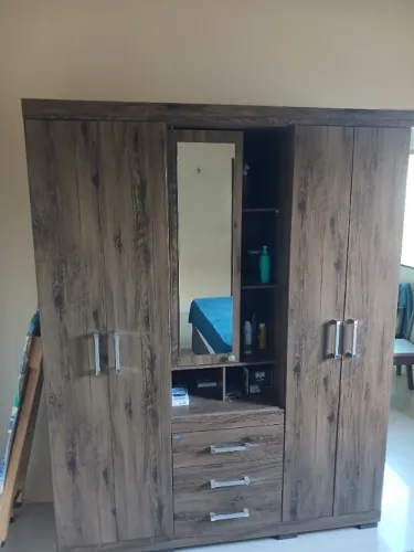 Guarda Roupas [2,05m x 1,60m x 0,47m]