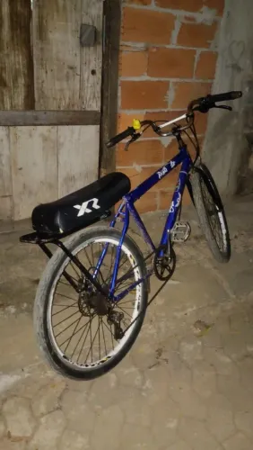 Bicicleta montadinha super boa, a única coisa que não tá funcionando é o freio traseiro