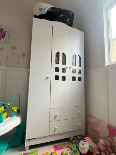 Guarda roupa infantil 3 portas 2 gavetas
