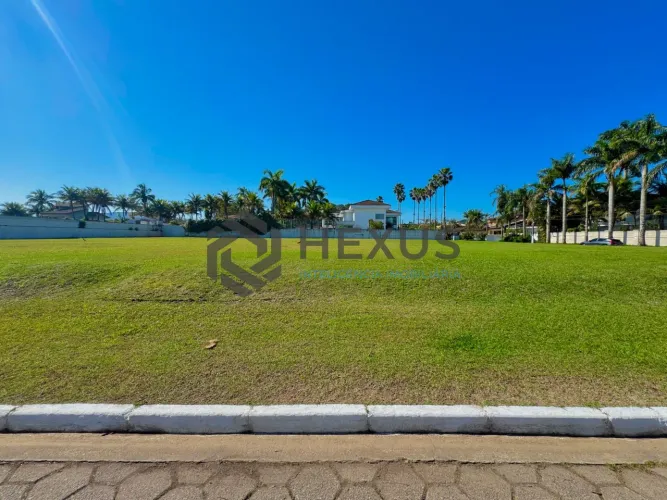 Terreno de 2.000 m² frente avenida no Jardim Acapulco, Guarujá