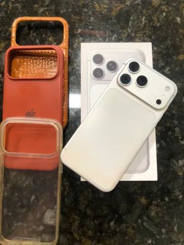 iPhone 17 pro max branco 256gb GARANTIA APPLE 06/03) Zero detalhes