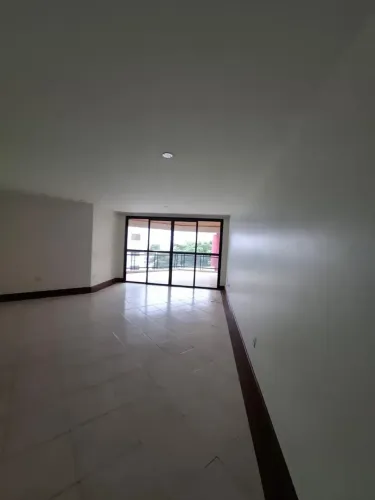Apartamento na Pelinca com 3 quartos sendo 1 suíte piscina etc