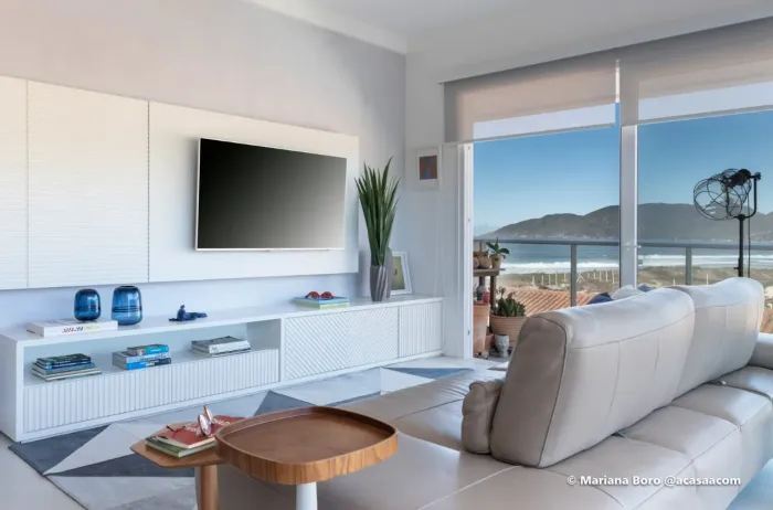 Apartamento de 2 quartos com 123 m², no Morro das Pedras, em condomínio frente ao mar.