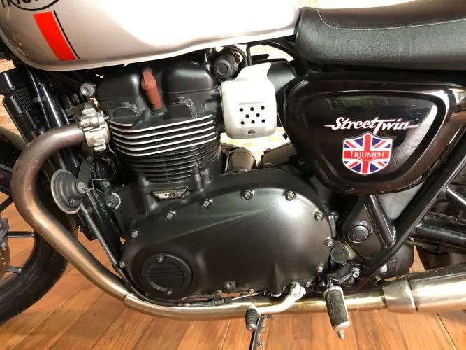 900 cc Triumph street twin - urgente