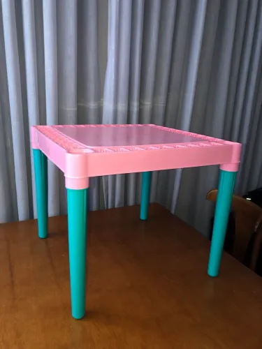 Mesa para criança com 2 cadeiras 