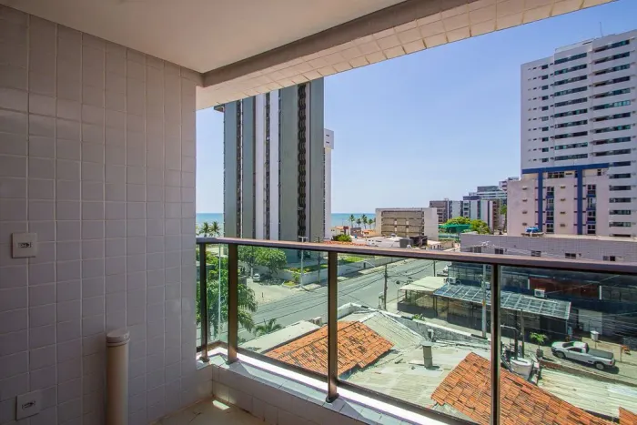 Apartamento à venda com 3 quartos em Candeias