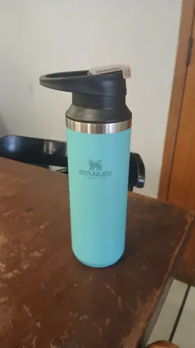 Garrafa Térmica Stanley Azul com Tampa Flip - Conserva Gelado e Quente