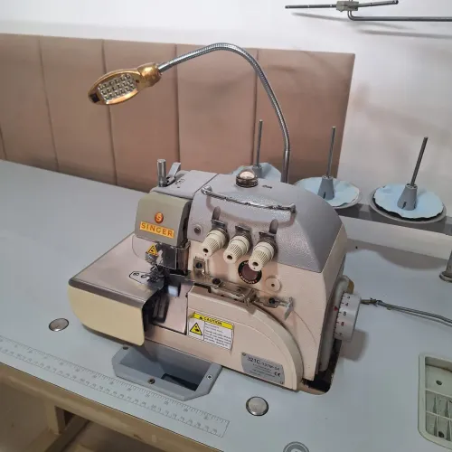 Máquina Singer overlock 321C-131M-04