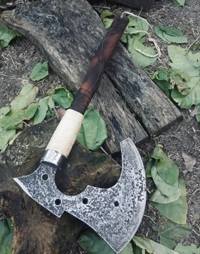 Machado Viking Artesanal em Aço Carbono com Cabo em Madeira