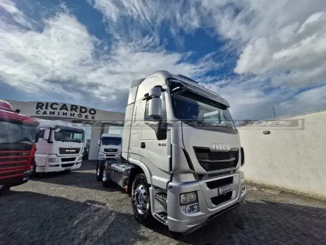 Iveco HiWay 2018 6x4 Teto alto Completo