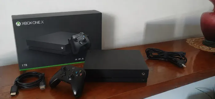 Xbox One X 1TB Preto  4K - Completo com Caixa, Controle e Cabos Originais