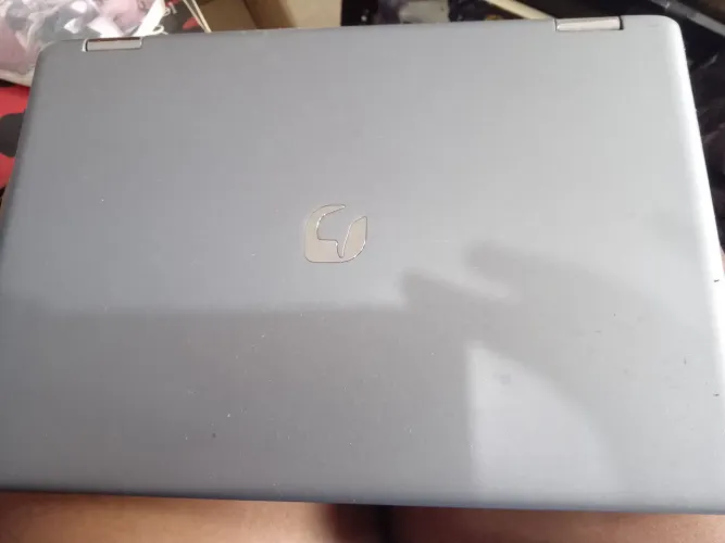 Vende-se notebook,semi novo,com touch-screen,transforma em Tablet