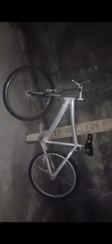 Bicicleta aro 26, banco e pneus novos