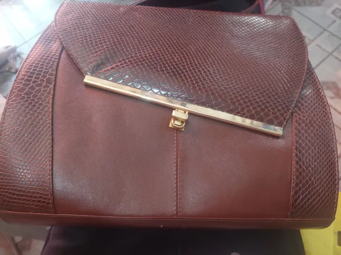 Bolsa Cintia de couro 