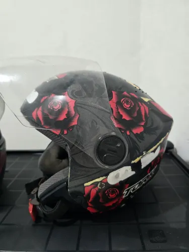 Capacete moto