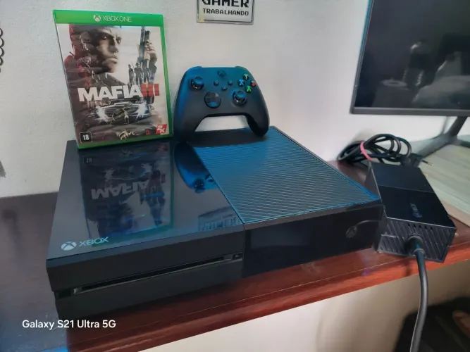 Xbox One Fat 500GB + Controle Xbox Series