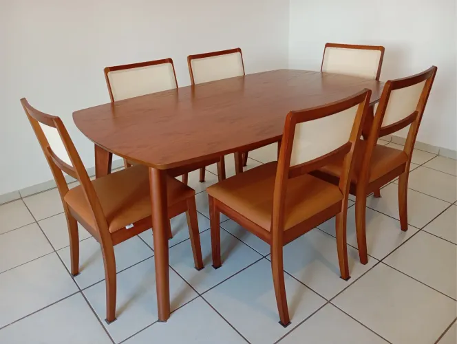 Mesa resistente de madeira a pronta entrega