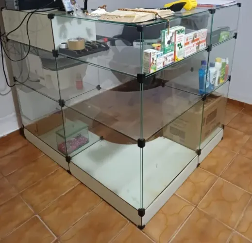 Balcão em L de 1,88m por 1m com gaveta registradora , super novo