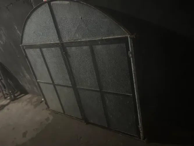 Vende-se Janela de ferro
