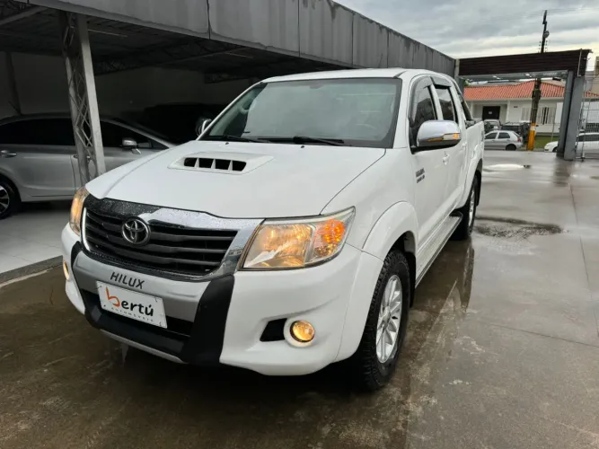 Toyota Hilux CD SRV D4-d 4X4 3.0 TDI Diesel AUT 2014