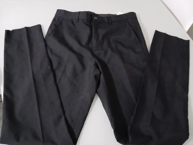 Vendo essa calça Social Masculina num 42 usada uma vez
