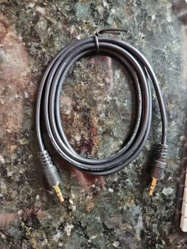 Cabo Auxiliar p2 X P2 1,5m ponta dourada