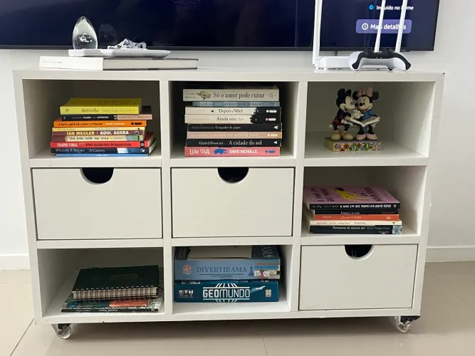 Rack branco gavetas nichos TV