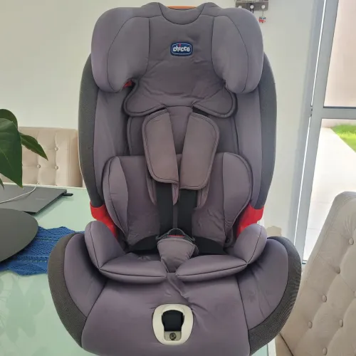 Cadeirinha Chicco automotivo seminova