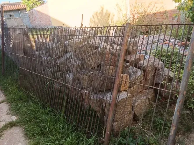 Pedra ferro 2,00 a unidade 