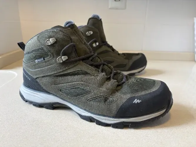 Botas Quechua 100 - Trilha Viagem Waterproof Tam 45 (13 Us)