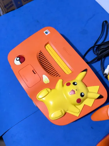 Console nintendo 64 pikachu